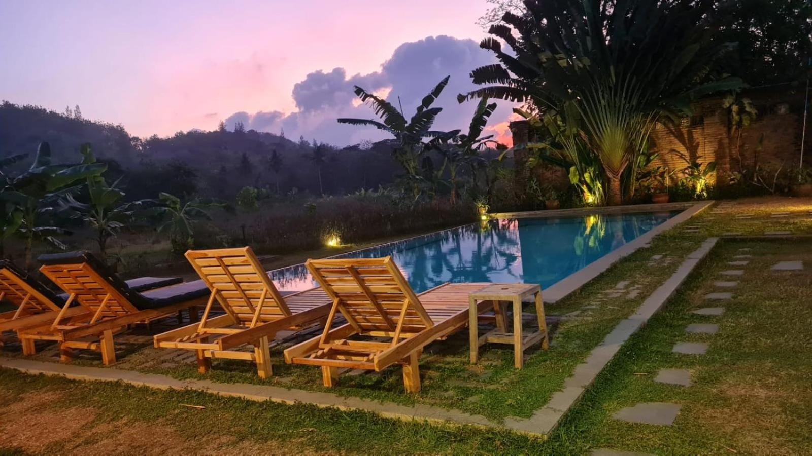 Blue Garden Yogyakarta Hotel Bangunjiwo Exterior photo