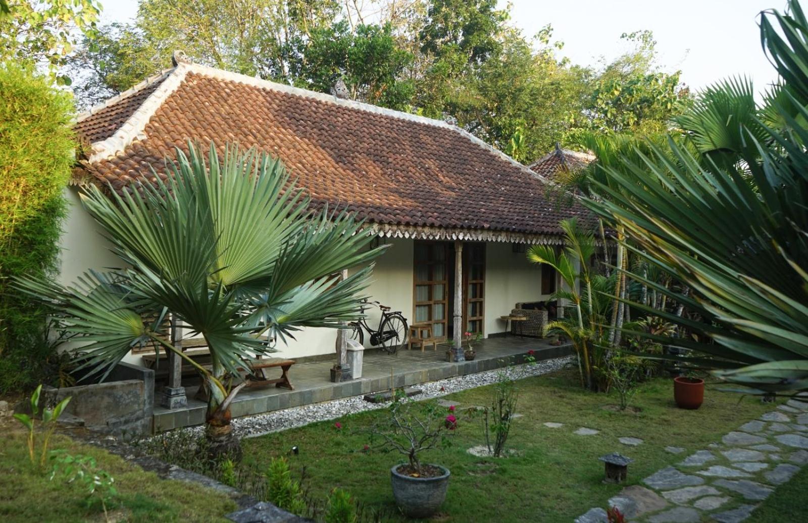 Blue Garden Yogyakarta Hotel Bangunjiwo Exterior photo