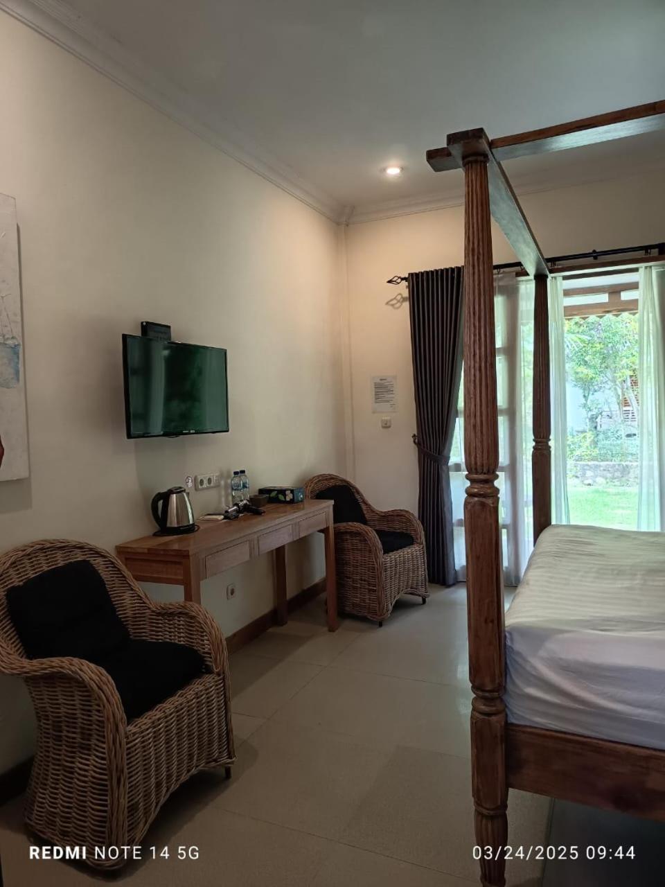 Blue Garden Yogyakarta Hotel Bangunjiwo Exterior photo